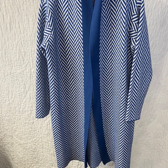 Ann Taylor Blue and White Chevron Thick Long Knit Hoodie size Medium - Picture 7 of 10